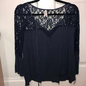 Cute shirt with lace.